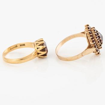 Två ringar med granater och rosa turmalin.