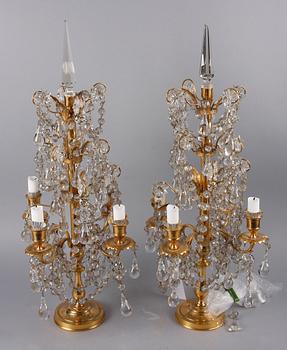 BORDSLYSTRAR, ett par, mässing, glas, rokokostil, 1900-tal.