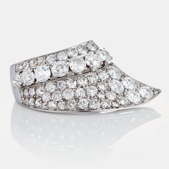 1029. A Tiffany platinum ring set with old-cut diamonds with a total weight of ca 4 cts.