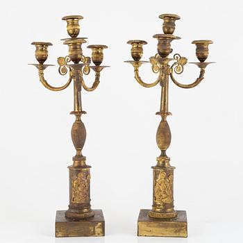 Kandelabrar, ett par, för fyra ljus, 1800-talets första hälft, Empire.