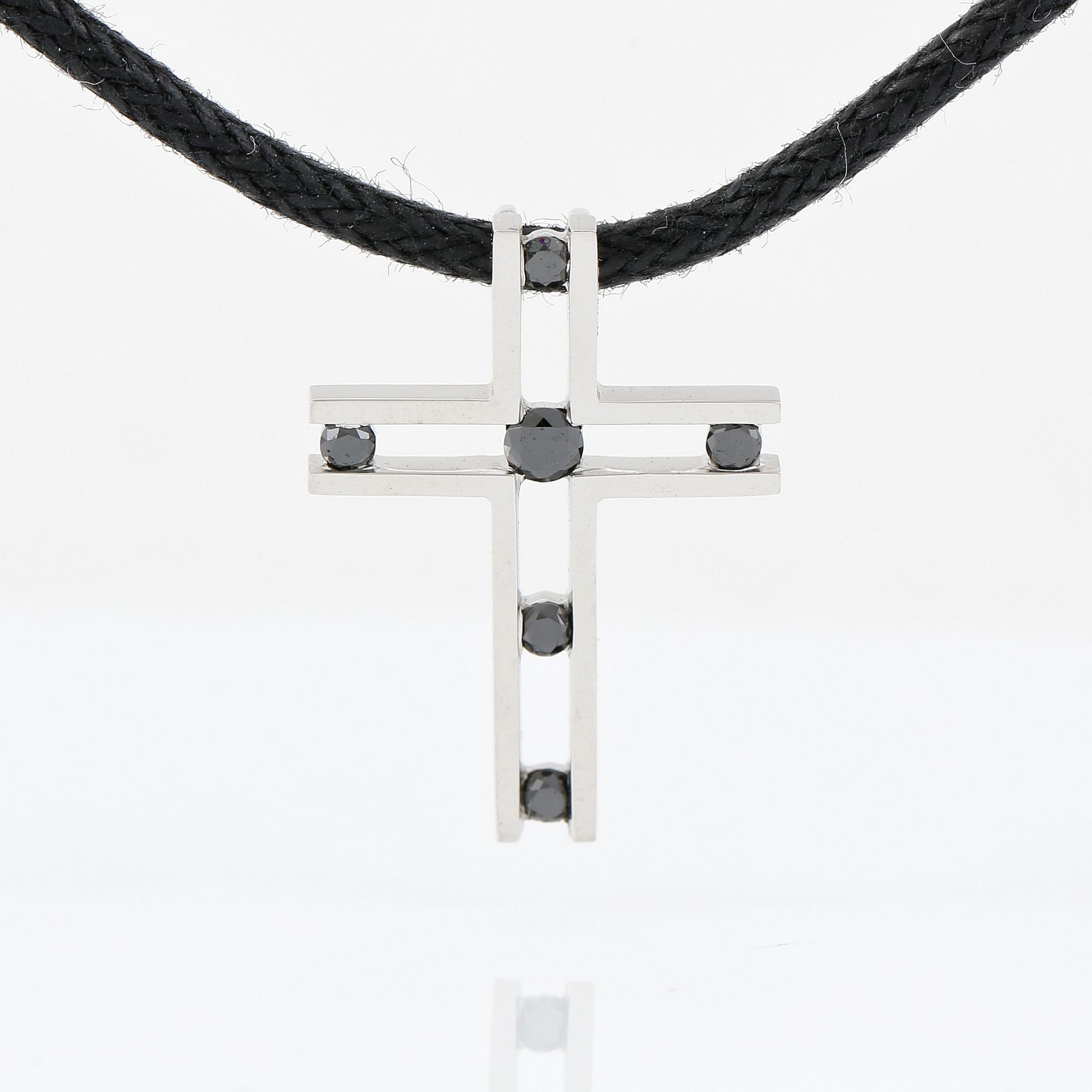 HÄNGE, Bliss Gioielli, Italien, ett kors på svart textilcord med 6 svarta diamanter ca 0.20ct.