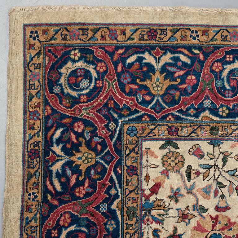 A CARPET, an antique/semi-antique Sivas/Sparta, ca 357-361 x 274-277 cm.