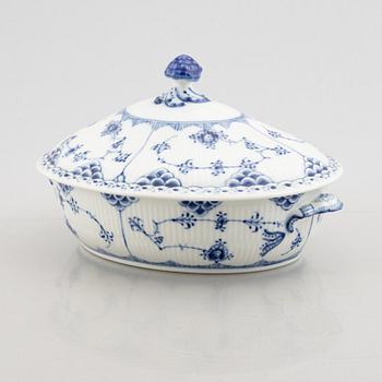 A 'Blue Fluted' / 'Musselmalet half lace' porcelain tureen with cover, Royal Copenhagen, model 622, 1966/67.