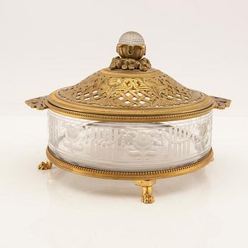 Bowl with lid Empire style around 1900.