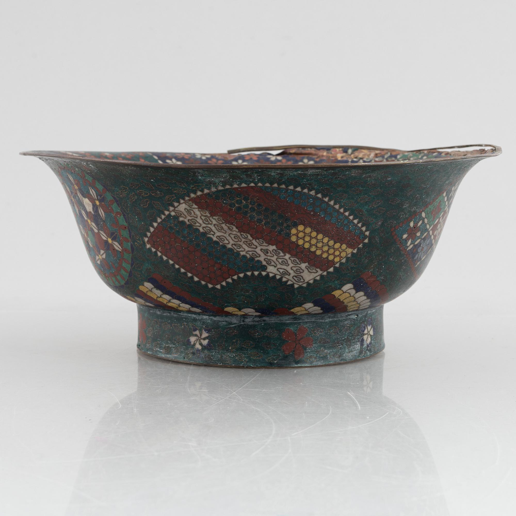 A Japanese closonne bowl, Edo.