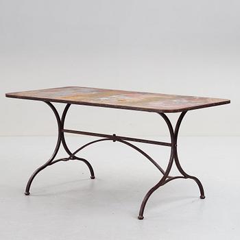TRÄDGÅRDSMÖBLER, bestående av ett bord och stolar, 6 st, 1900-tal.