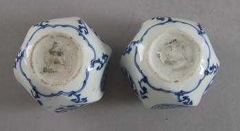 BOJANER, ett par, porslin, Kina.