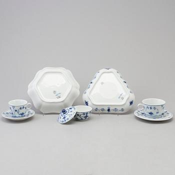 ROYAL COPENHAGEN, te- och kaffeservis, 26 delar, porslin, "Musselmalet Riflet", Danmark.