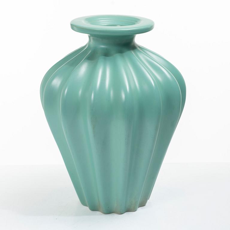 Ewald Dahlskog, A vase, Bo Fajans, 1940s.