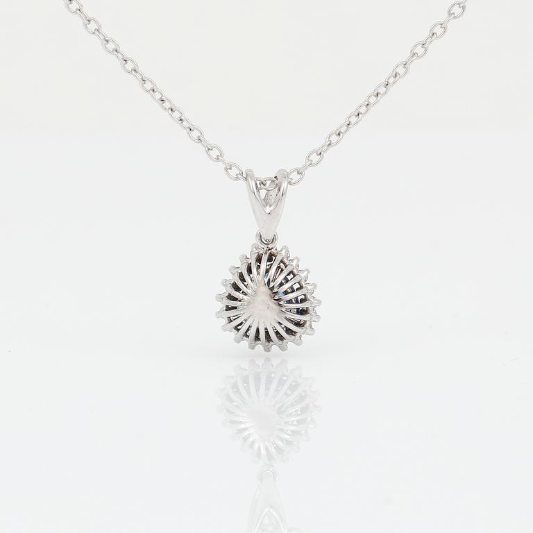 HÄNGE, 18K vitguld med droppformad safir 1,09 ct och åttkantslipade diamanter tot ca 0,17 ct. Vikt 4,09 g.