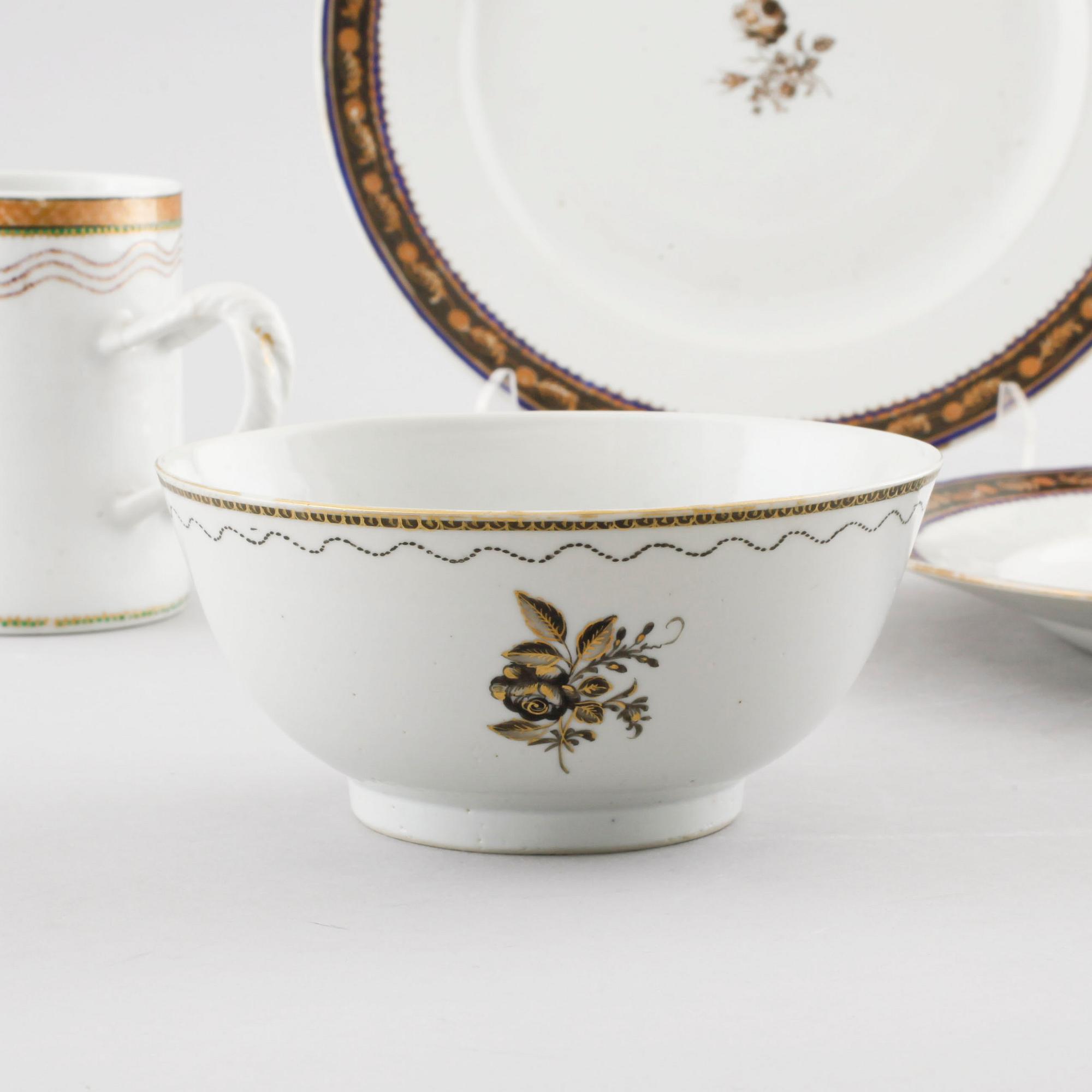 Four pieces of chinese porcelain, Qianlong (1736-1795).