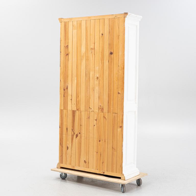 Bokskåp, 1900-talets början.