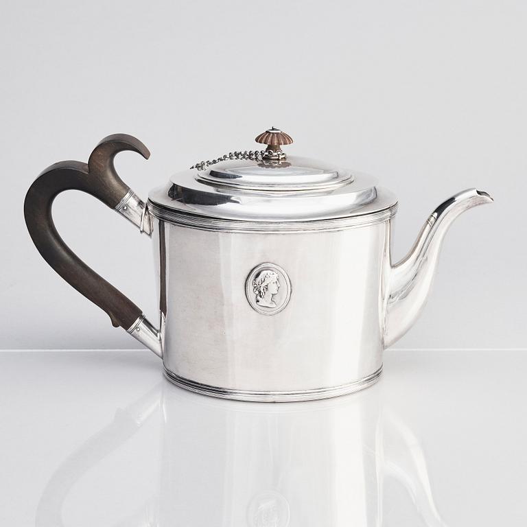 A Finnish silver teapot, mark of Henrik Sandberg, Helsingfors 1813.