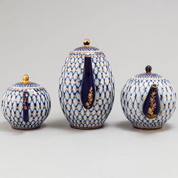 A 10-piece porcelaine 'Cobalt Net' service, Lomonosov, late 20th Century.