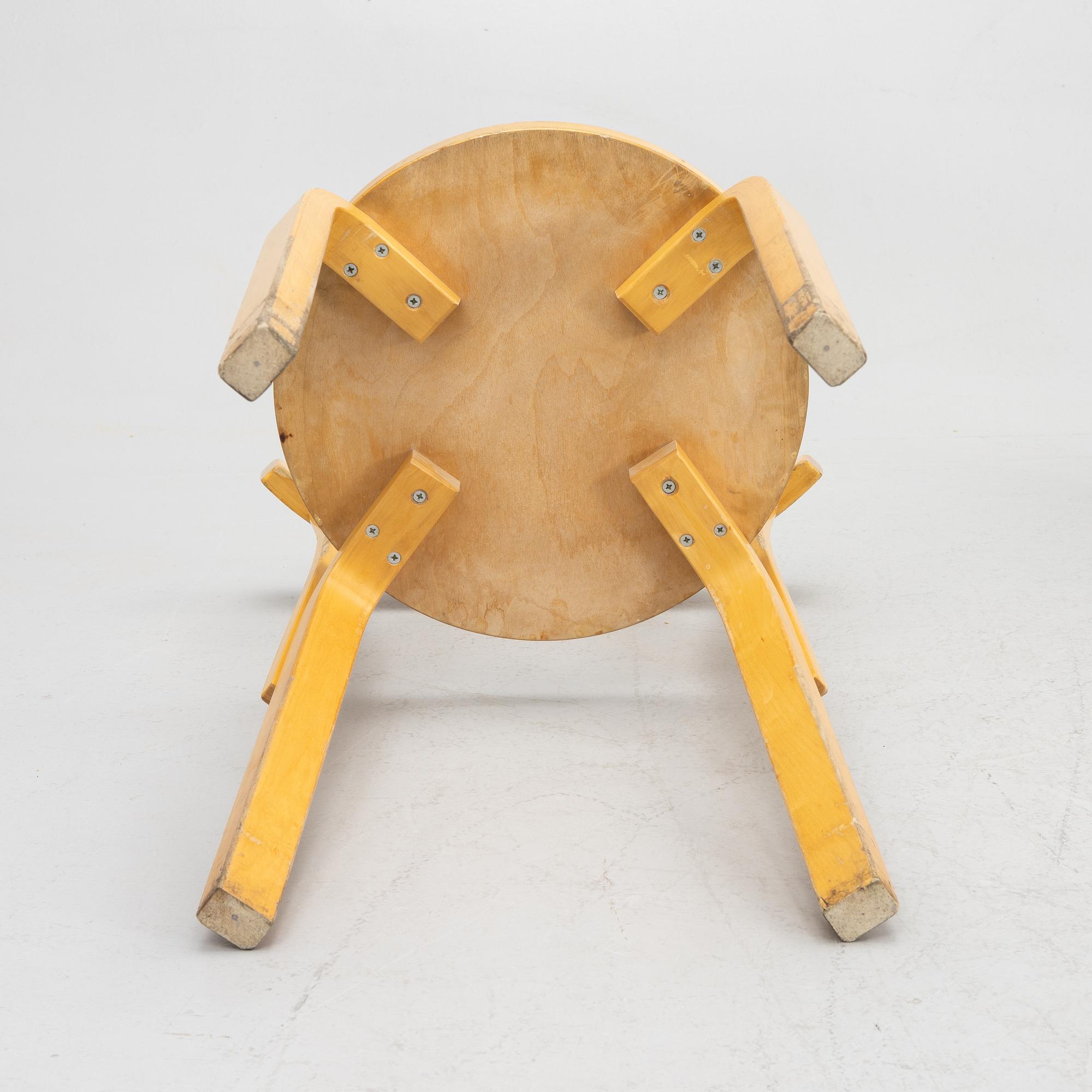 Alvar Aalto, stolar, 4 st, modell 69, Artek, Finland, 1900-talets andra hälft.