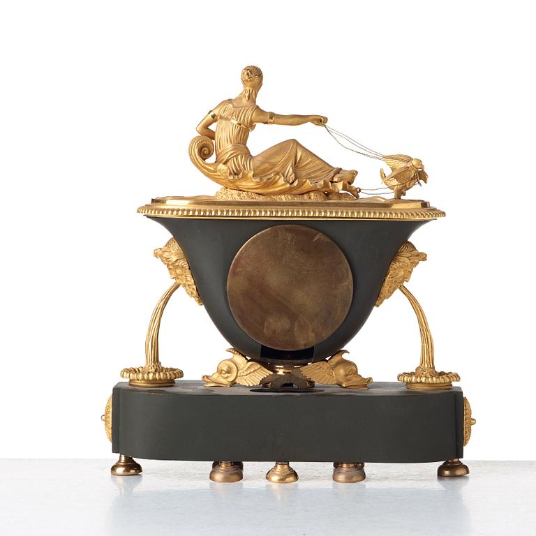 BORDSPENDYL, av Ephraim Hedström (Ephraim H mästare i Stockholm 1808-1818), Empire.