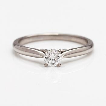 Cartier, A platinum ring with a ca. 0.27 ct diamond according to certificate. Marked Cartier, 51, 62039B.