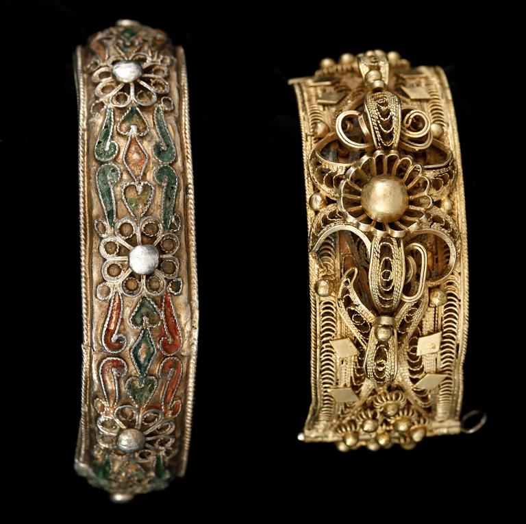 ARMRINGAR, 4+3st, mestadels silver samt ametister. Vikt (4st) 279g.