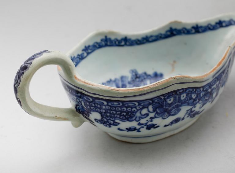 PORSLINSFÖREMÅL, 3 del, Kina, Qianlong (1736-1795).