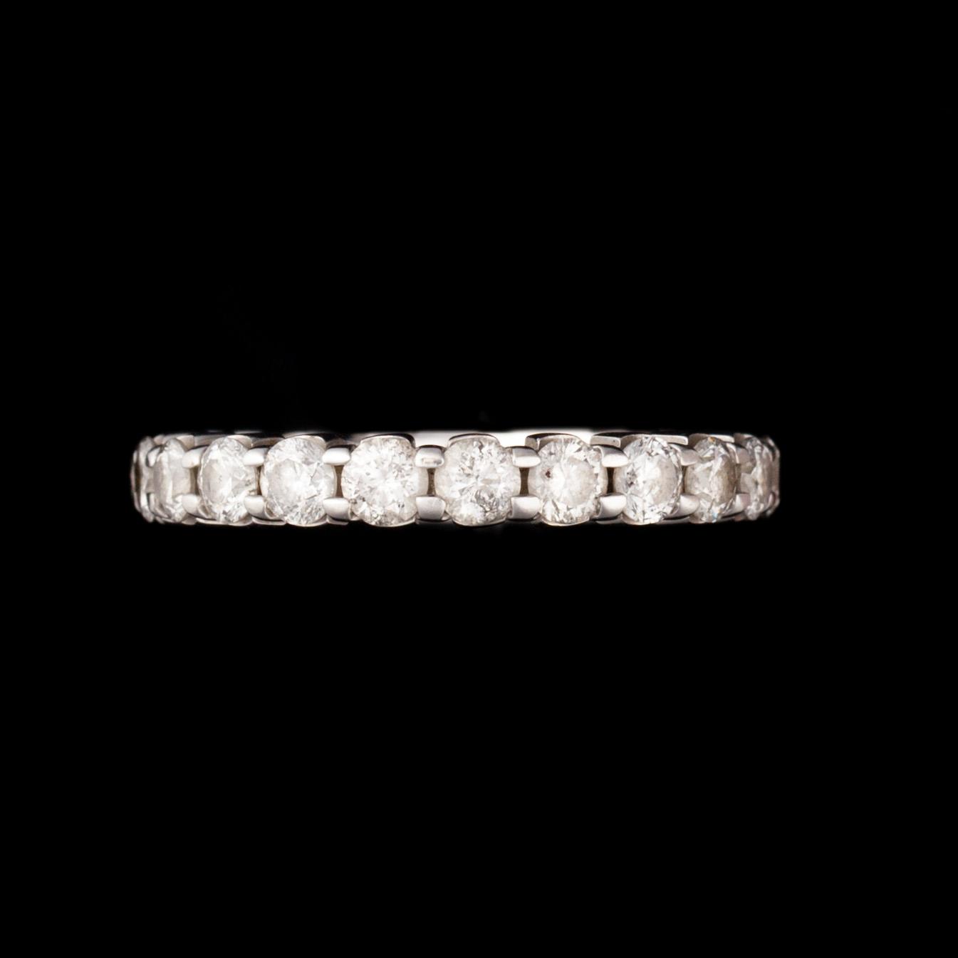 ALLIANSRING, 14K vitguld, diamanter tot. ca 1,90 ct. Vikt ca 4,1 g.