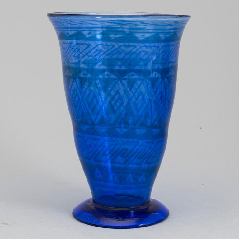 A Simon Gate 'graal' glass vase, Orrefors 1917.