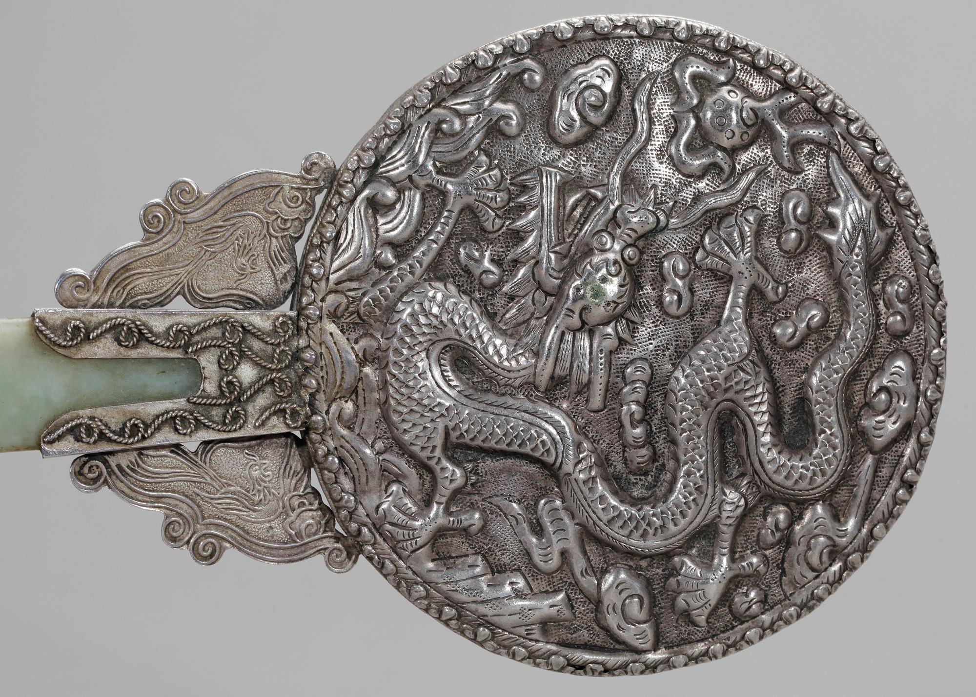 SPEGEL, nefrit samt silver, omkr år 1900.