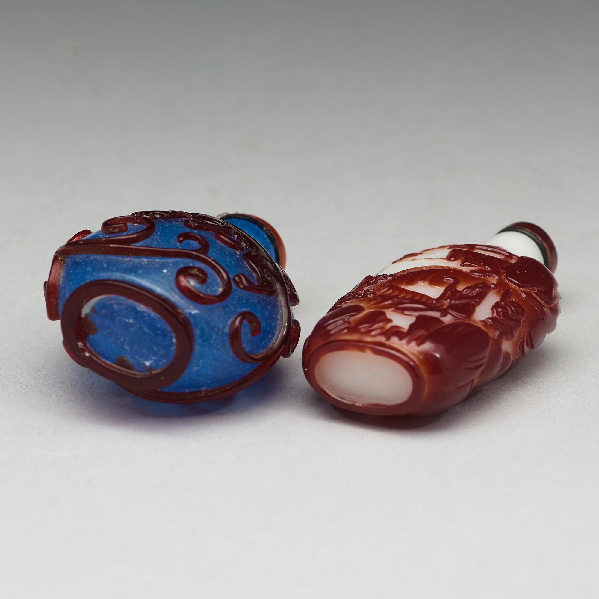 SNUSFLASKOR, två stycken, pekingglas. Kina, 1900-tal.