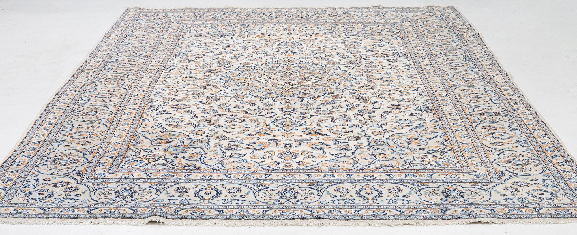 Matta, Keshan, ca 408 x 392 cm.