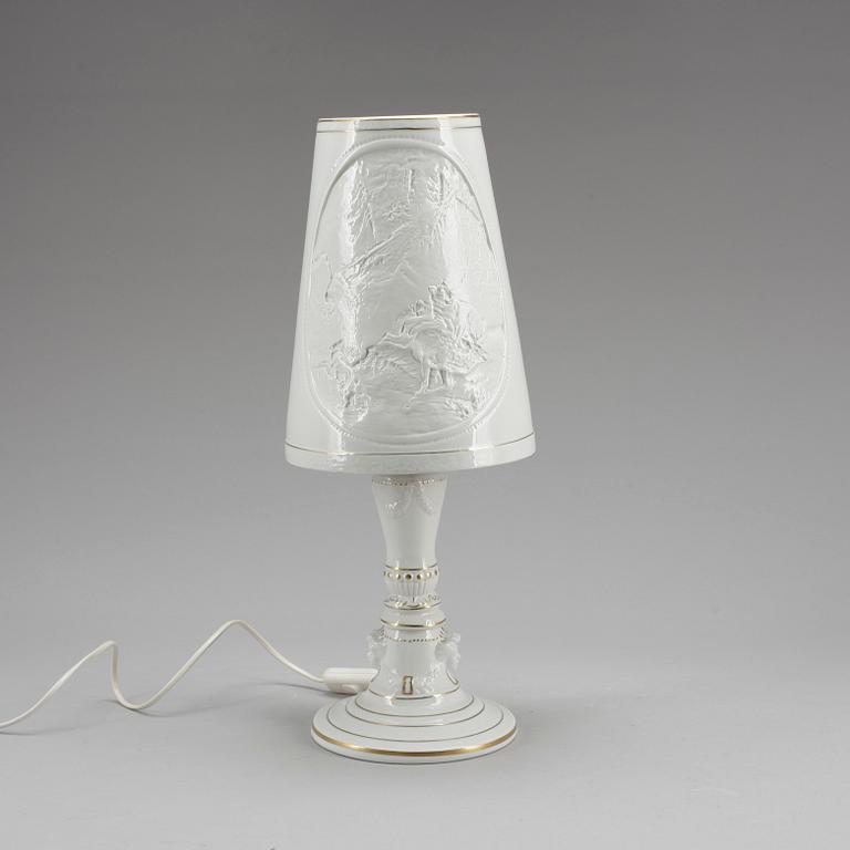 BORDSLAMPA, porslin, Schierholtz, 1900-talets andra hälft.