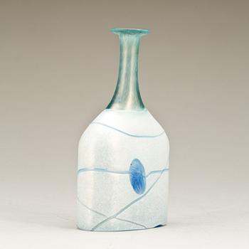 FLASKA/VAS, glas. Kosta Boda, Bertil Vallien.