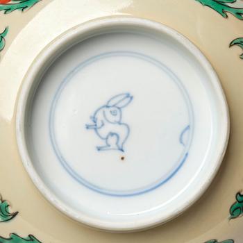 Skål samt fat, porslin. Qingdynastin, Kangxi (1662-1722).