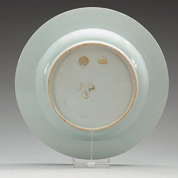 A famille rose serving dish, Qing dynasty, Qianlong (1736-95).