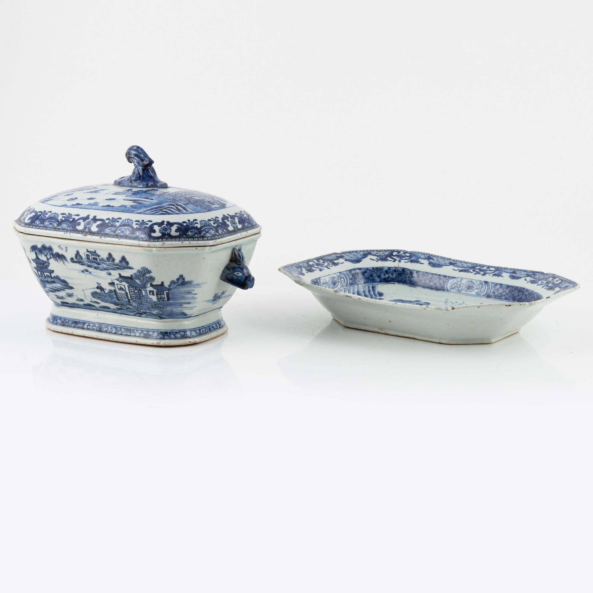 A blue and white porcelain terrine with lid and stand, China, Qianlong (1736-95).