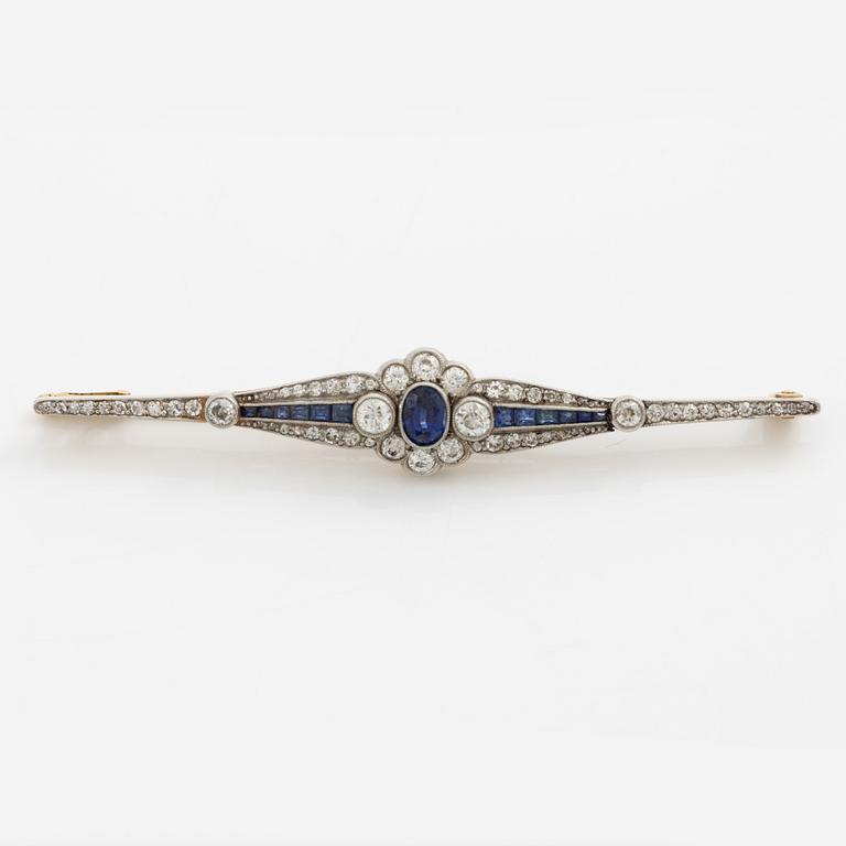 Brooch 18K gold set with octagonal and old-cut diamonds and sapphires.