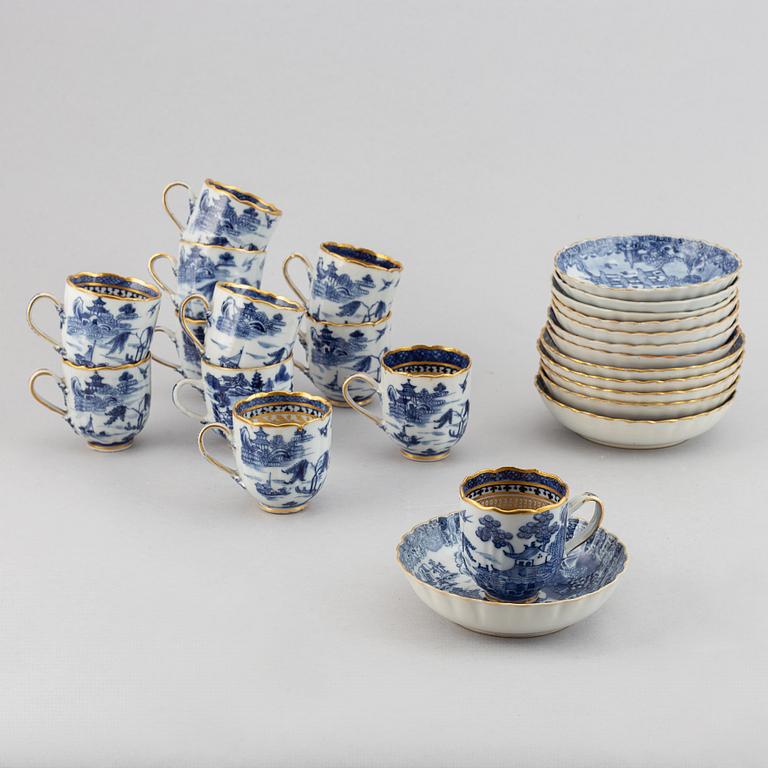 A group of 12 blue and white export porcelain cups with 13 saucers, Qing dynasty, Qianlong (1736-95).