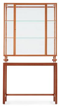 501. A Josef Frank mahogany showcase cabinet, Svenskt Tenn, model 2077.