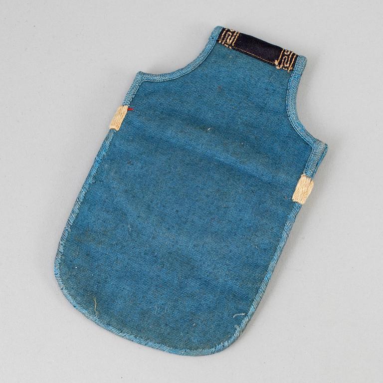 A cotton and silk purse, Qing dynasty.