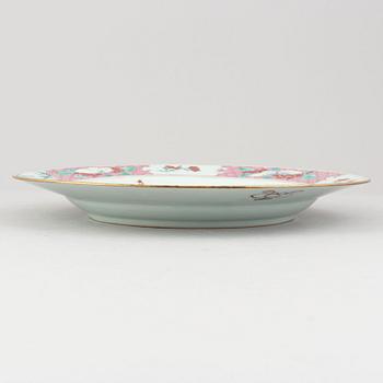 A famille rose dish, Qing dynasty, Yongzheng (1723-35).