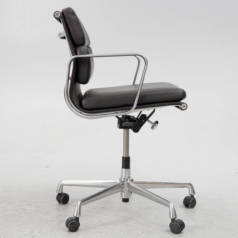 Charles & Ray Eames, office chair, "Soft Pad Chair EA217", Vitra.