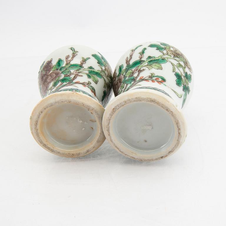 A pair of Chinese porcelain vases 19th/20th century.