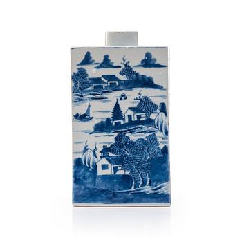 A blue and white tea jar, Qing dynasty, 19th Century.