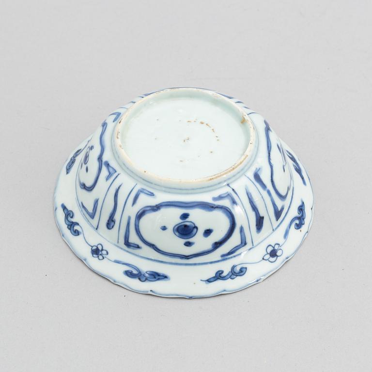 A Chinese blue and white "Kraak" bowl, Ming dynasty (1368-1644).