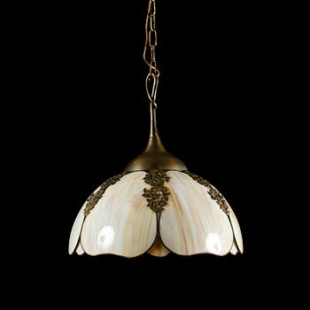 TAKLAMPA, Tiffanystil, 1900-talets andra hälft. Höjd ca 45 cm.