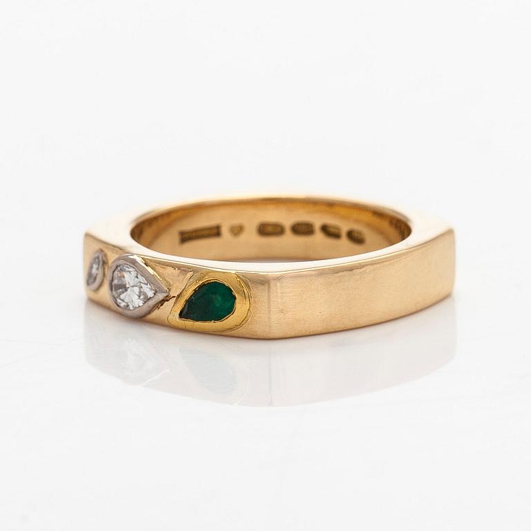 Sormus, pisarahiottu ja markiisihiottu timantti, smaragdi, 18K kultaa, Ilse Gröndahl, Helsinki 1988.