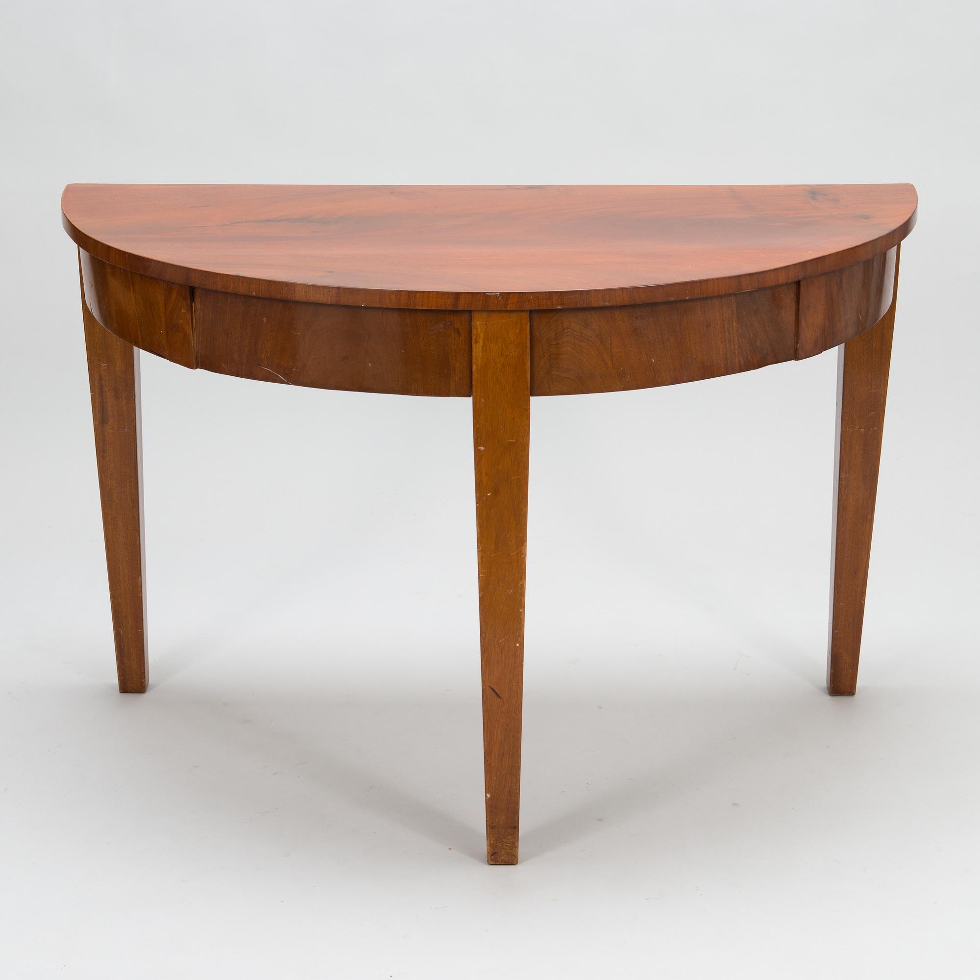 HALVMÅNEBORD, 2 st, Ryssland, 1800-talets första hälft.