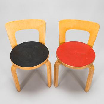 Alvar Aalto, Two 1960s 'N65' children's chairs for O.Y. Huonekalu- ja Rakennustyötehdas A.B.