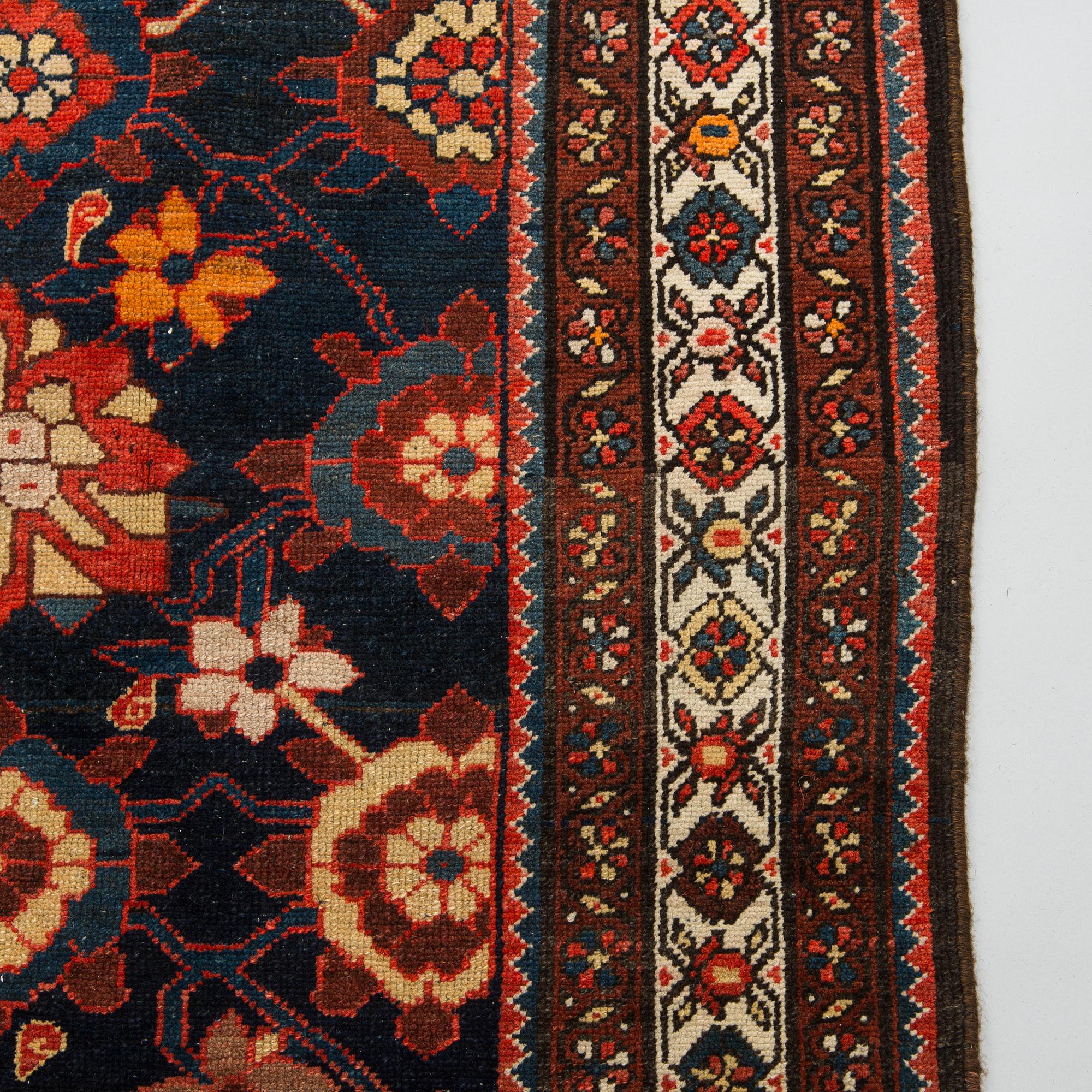 A Hamadan rug of 'Mina Khani design'. Circa 197 x 131 cm.