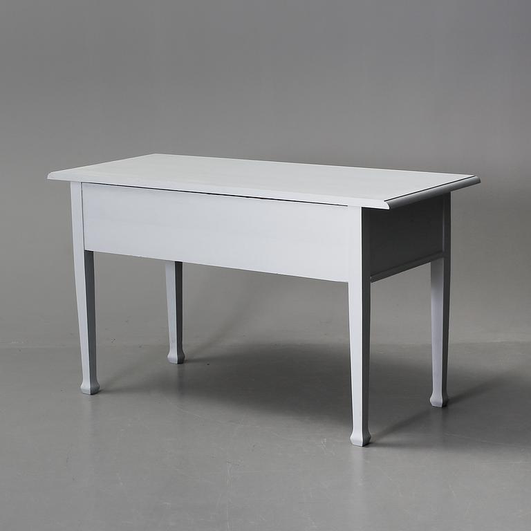 SKRIVBORD, jugend, delvis modern tillverkning.