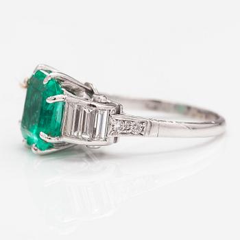SORMUS, platinaa, smaragdi n. 1.90 ct ja timantteja n. 0.35 ct yht.