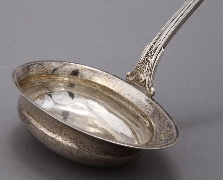 SOPPSLEV, SERVERINGSSKEDAR, ett par samt STRÖSKEDAR, ett par, silver, G Dahlgren, 1865. Ca 650 gr.